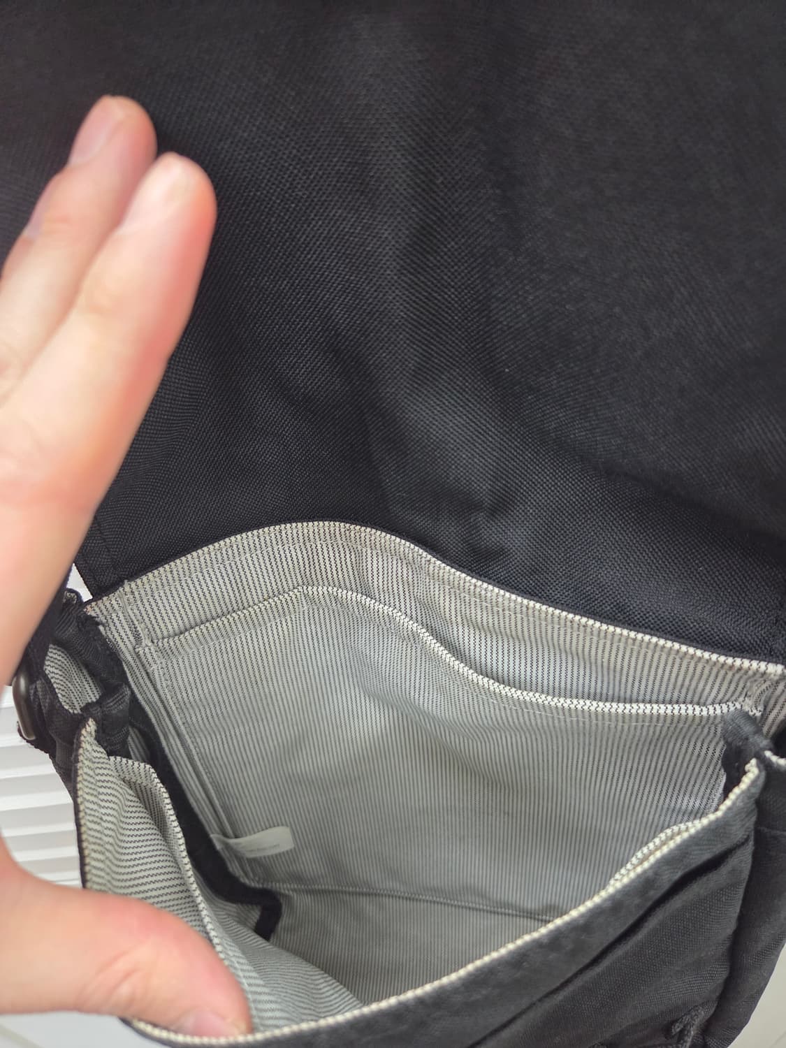 칼하트 크로스 바디백 상품이미지5