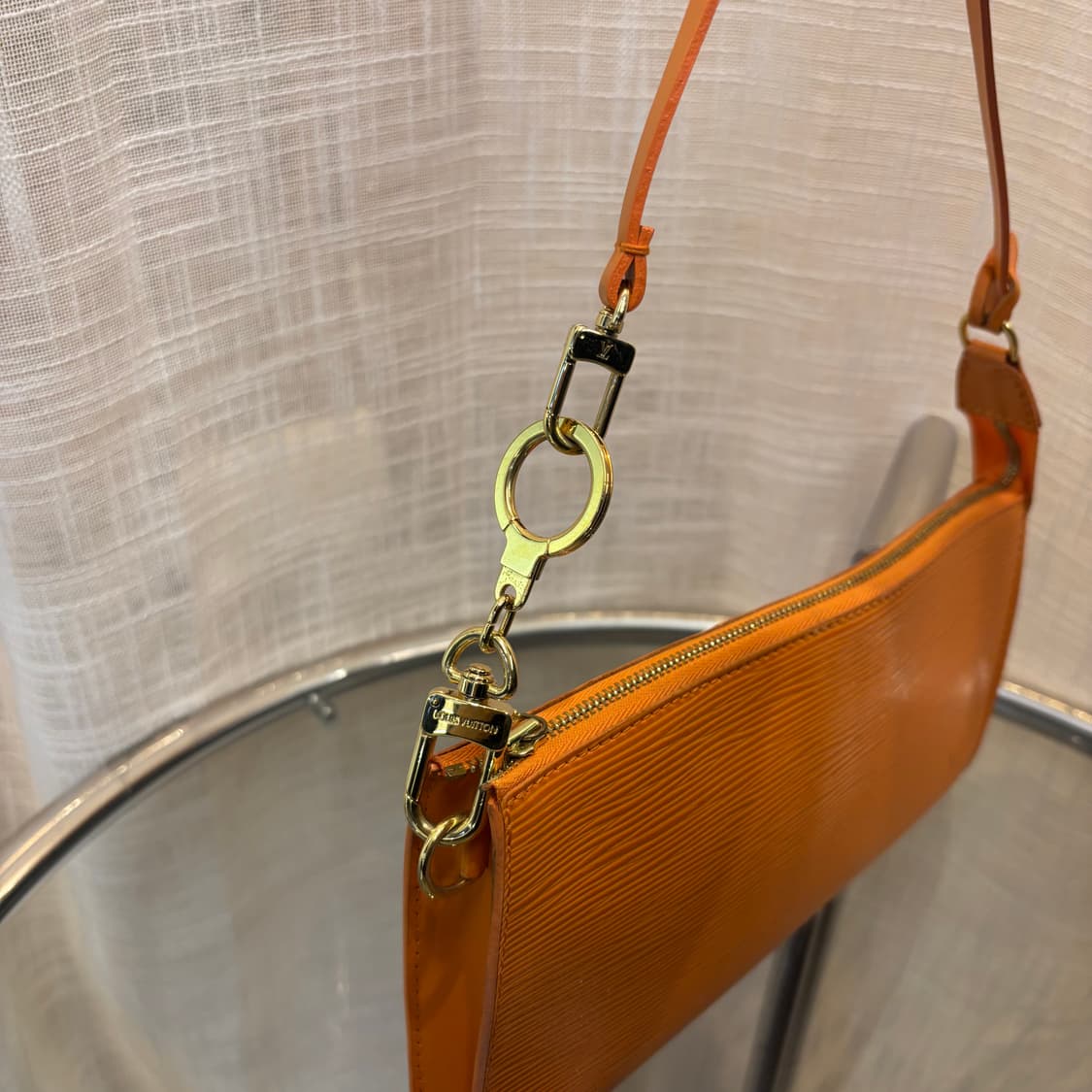 정품 루이비통 에삐 포쉐트 악세수아 파우치 숄더백     상품이미지3