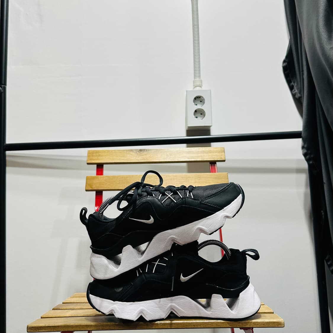 245) 나이키 운동화 여성 여자 신발 라이즈 365 블랙 화이트 상품이미지7