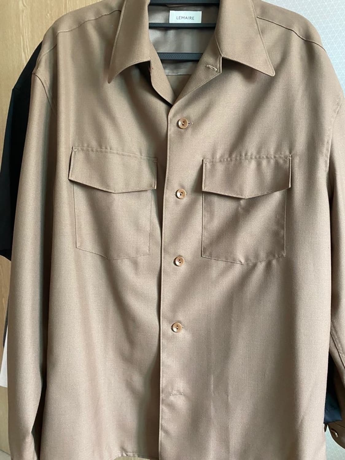 르메르 컨버터블 셔츠 브라운 상품이미지1