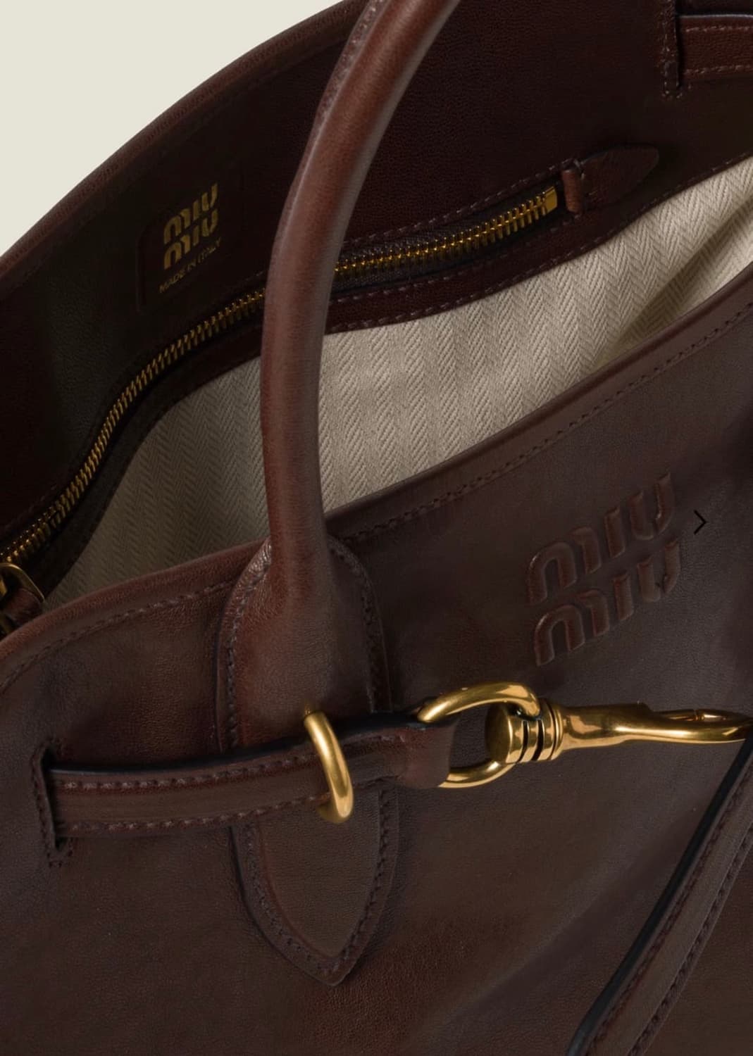 미우미우 아방뛰르 나파 가죽 백 미디엄 브라운 상품이미지2