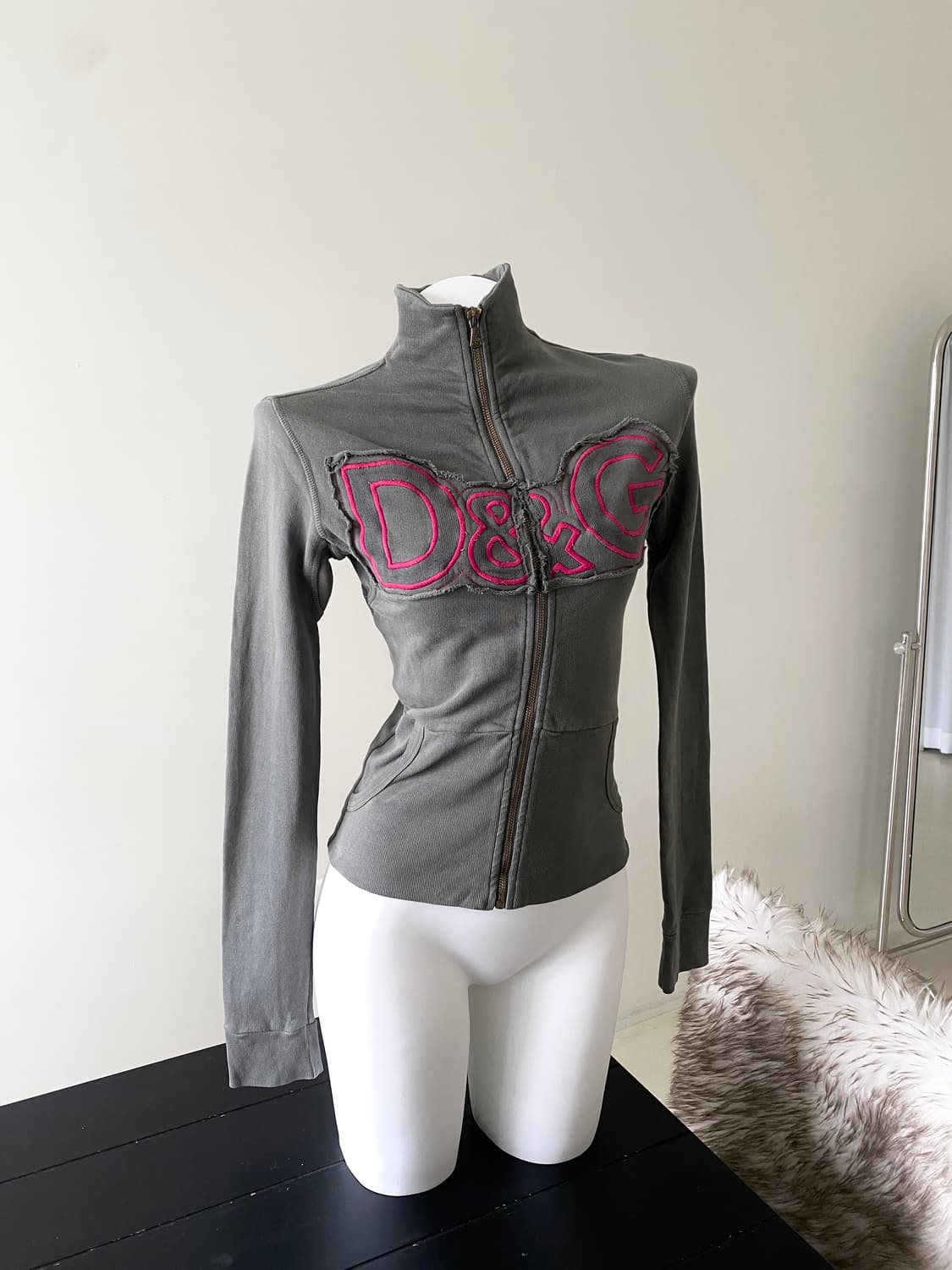 돌체앤가바나 하이넥 집업 상품이미지1