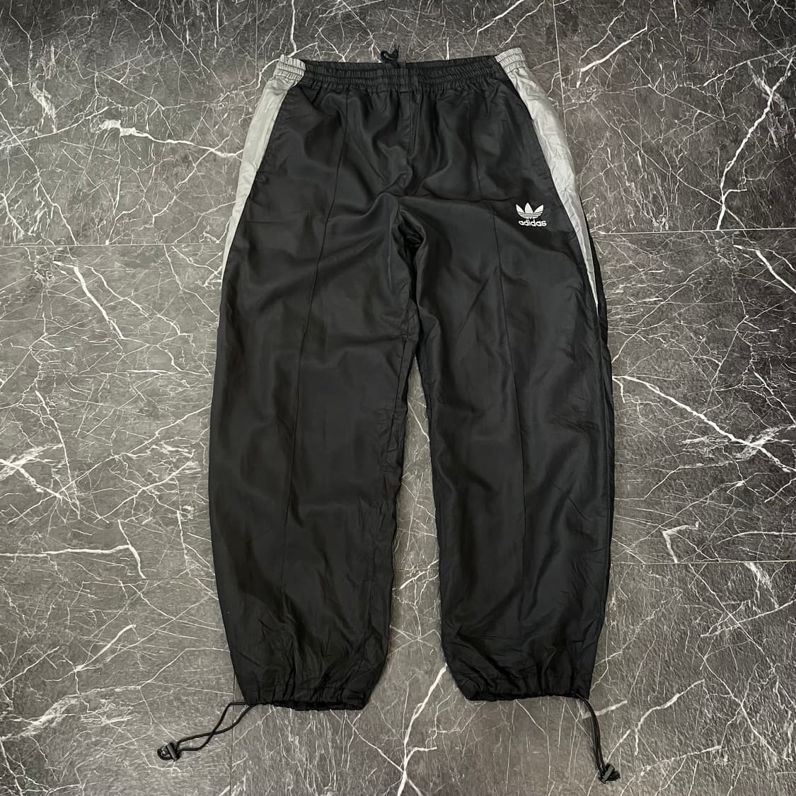 아디다스 90s 올드스쿨 사이드파이핑 와이드 트랙팬츠 상품이미지4