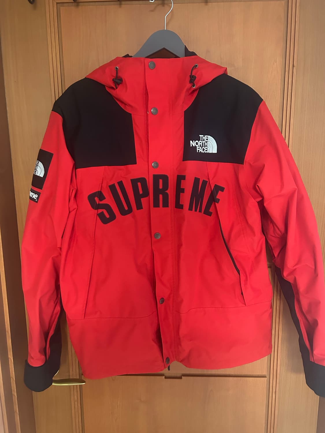 슈프림 X 노스페이스 아치로고 마운틴 자켓 상품이미지1