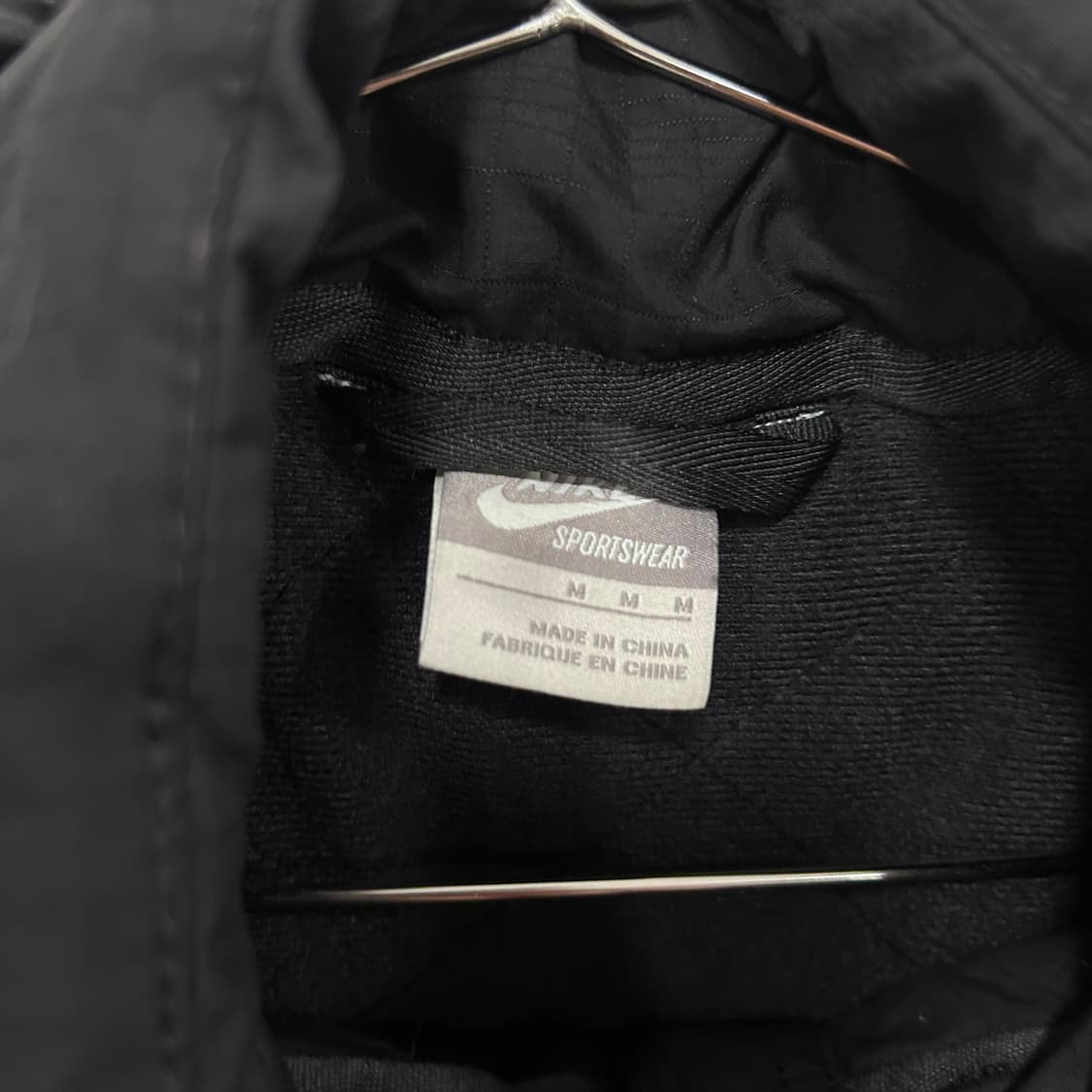 나이키 스우시 올블랙 라이닝 퀼팅 후드 패딩 상품이미지3