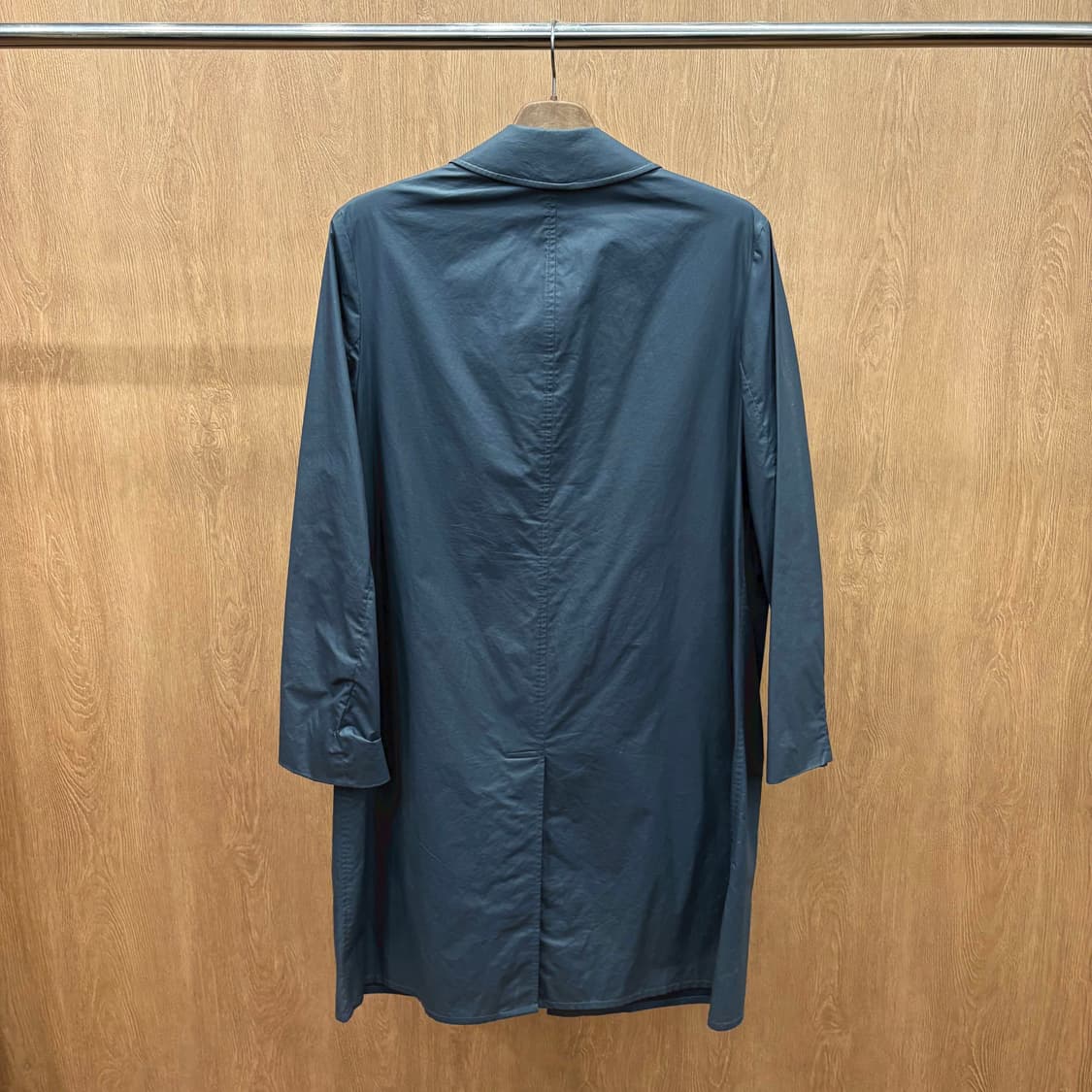 버버리 런던 싱글 롱 코트 체크 안감 배색 히든 버튼 플래킷 디테일 차콜 상품이미지3