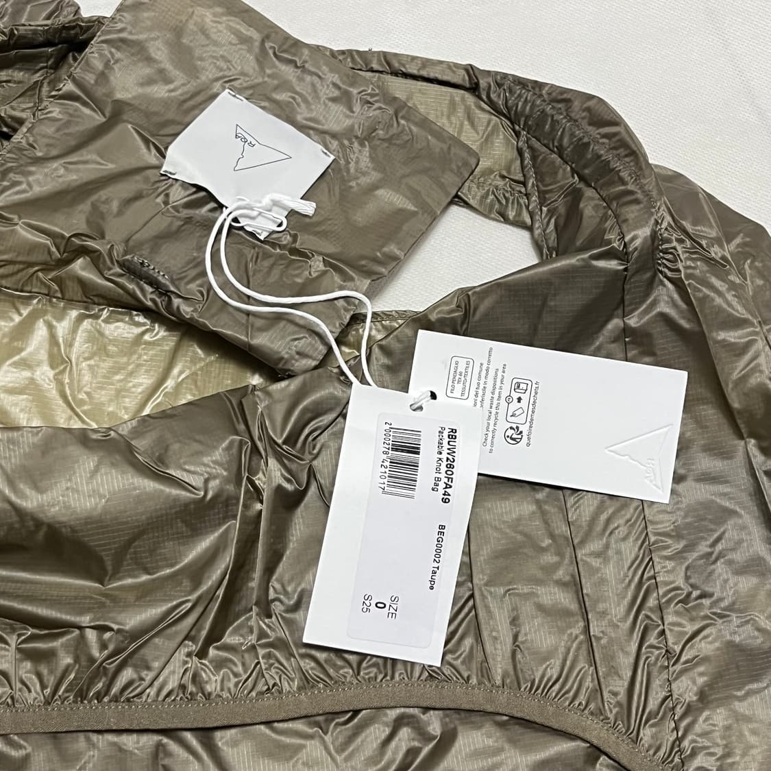 로아 하이킹 25ss 패커블 노트 백/타우페 상품이미지2