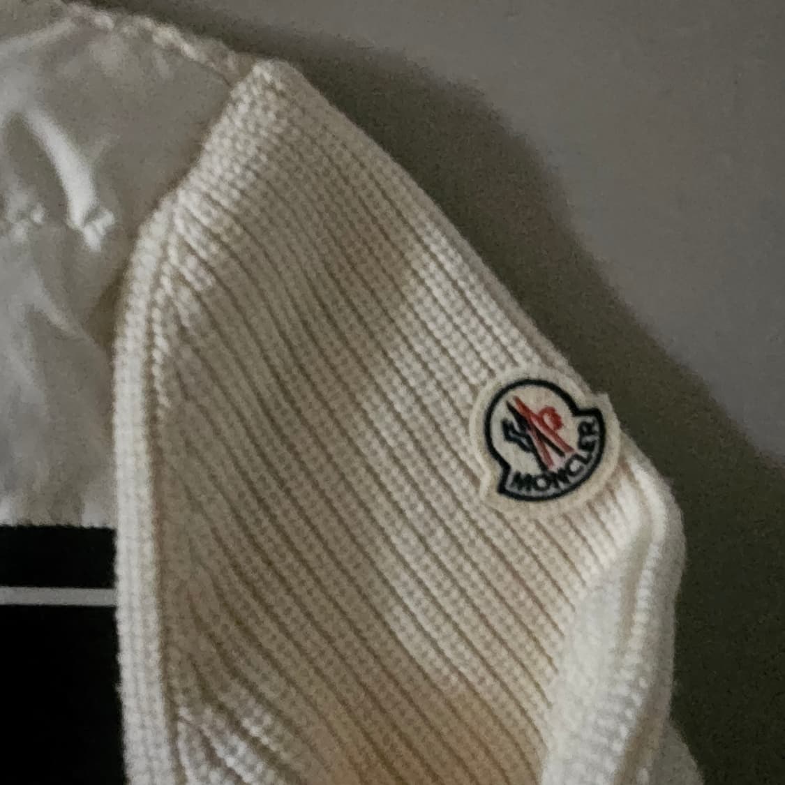 몽클레어 화이트 니트패딩 팝니다 상품이미지4