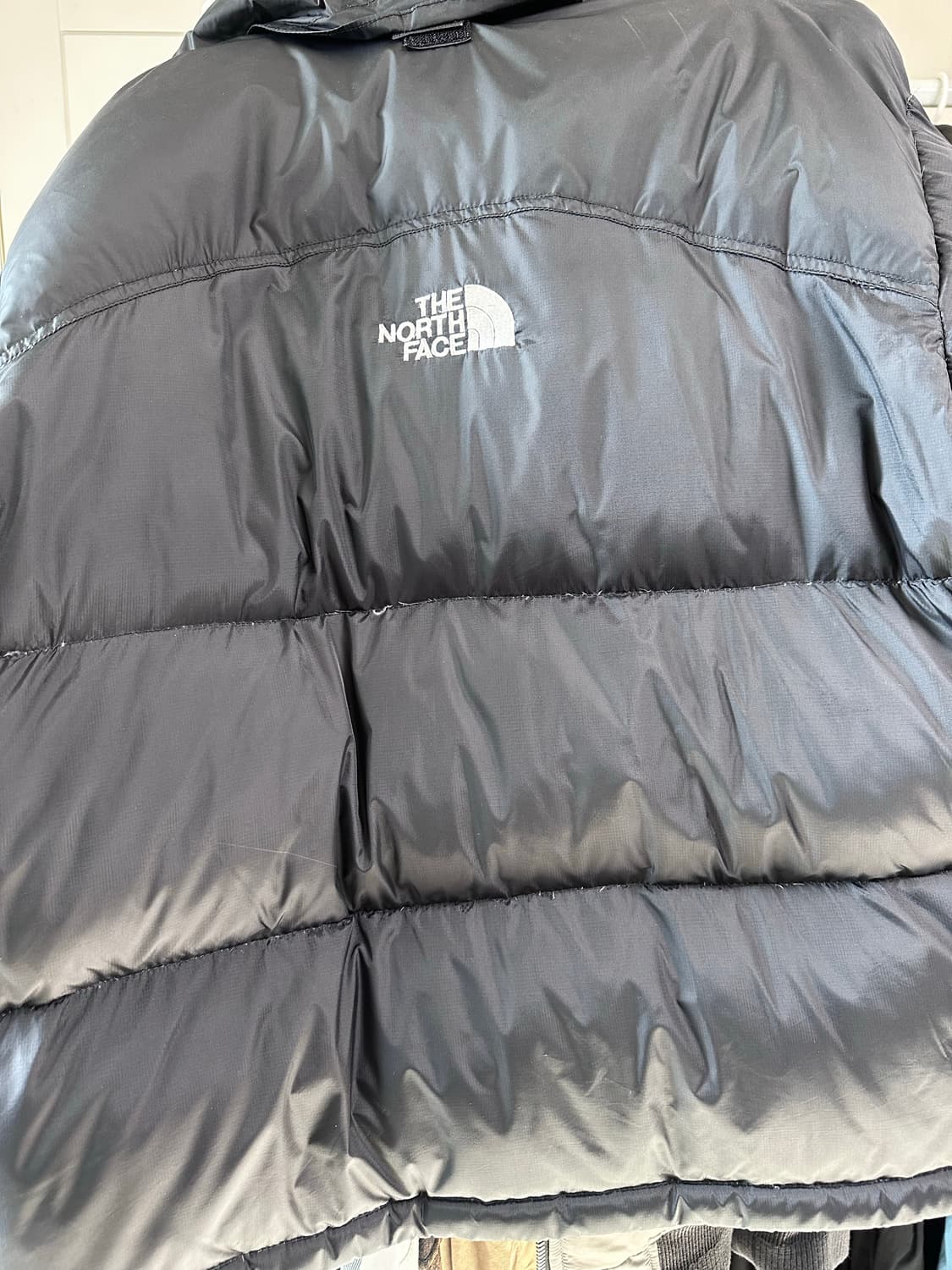 노스페이스 700 패딩 눕시 블랙 센터 로고 상품이미지3