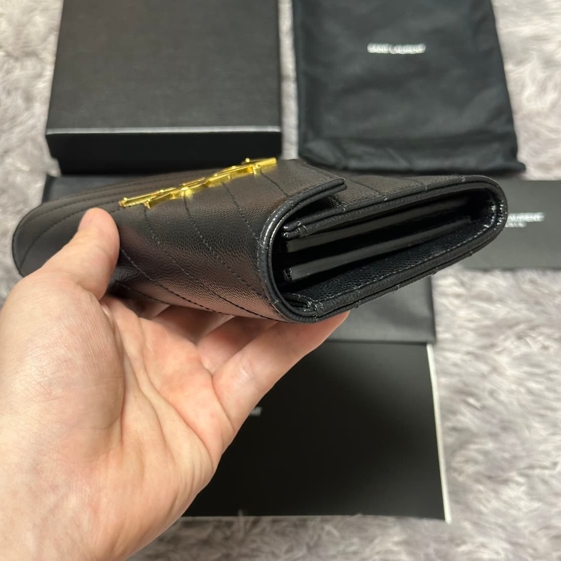 [풀구성] 입생로랑 마틀라세 엔벨로프 장지갑 블랙 상품이미지8
