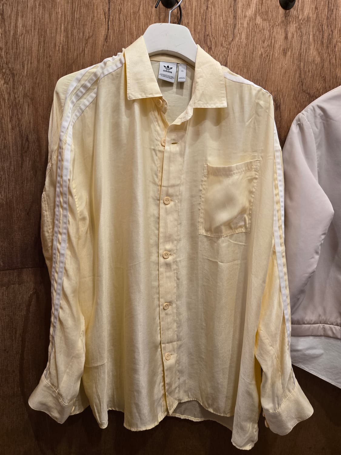 아디다스 옐로우새틴셔츠 상품이미지1