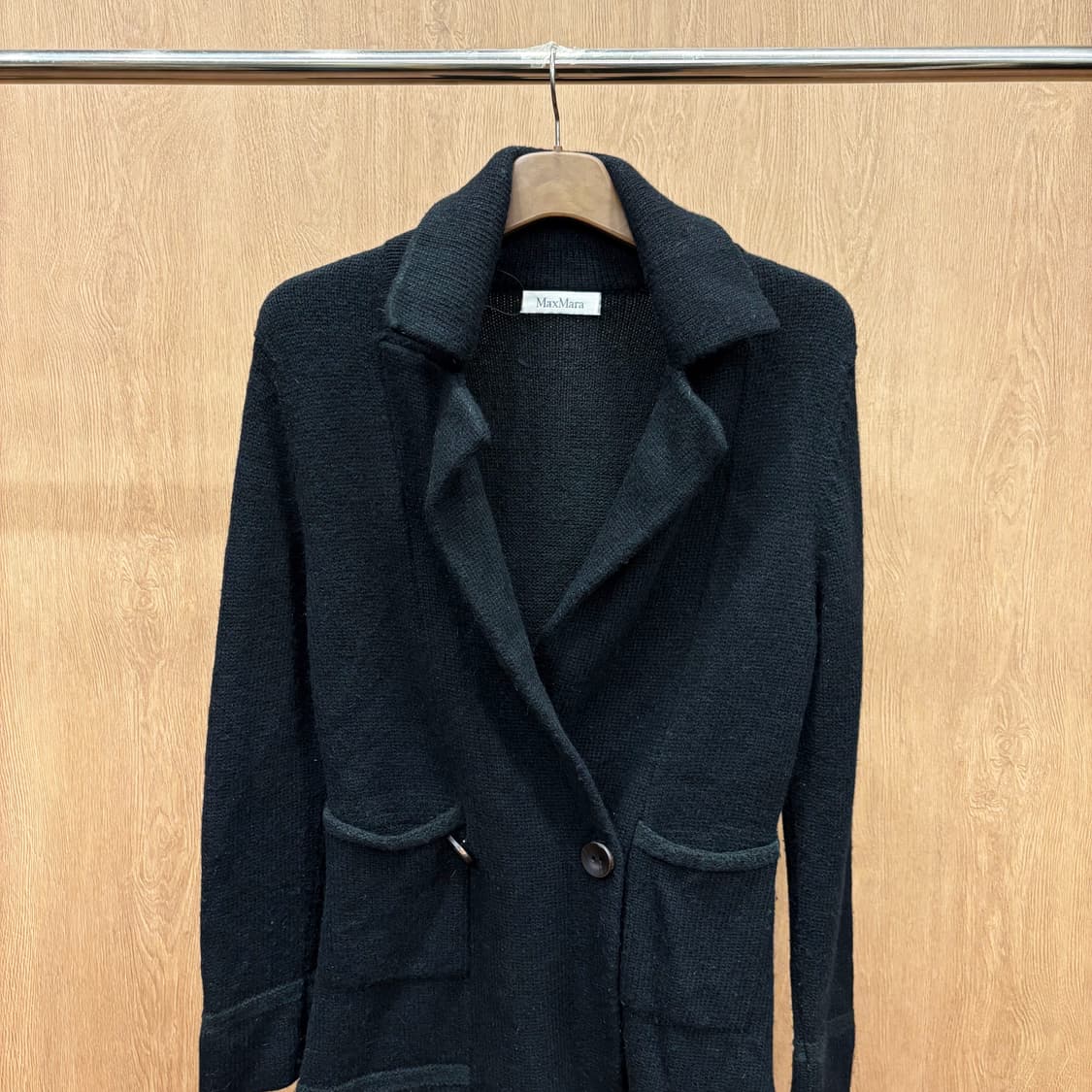 막스마라 니트 가디건 자켓 클래식 미니멀 테일러드 카라 포켓 디테일 블랙 상품이미지4