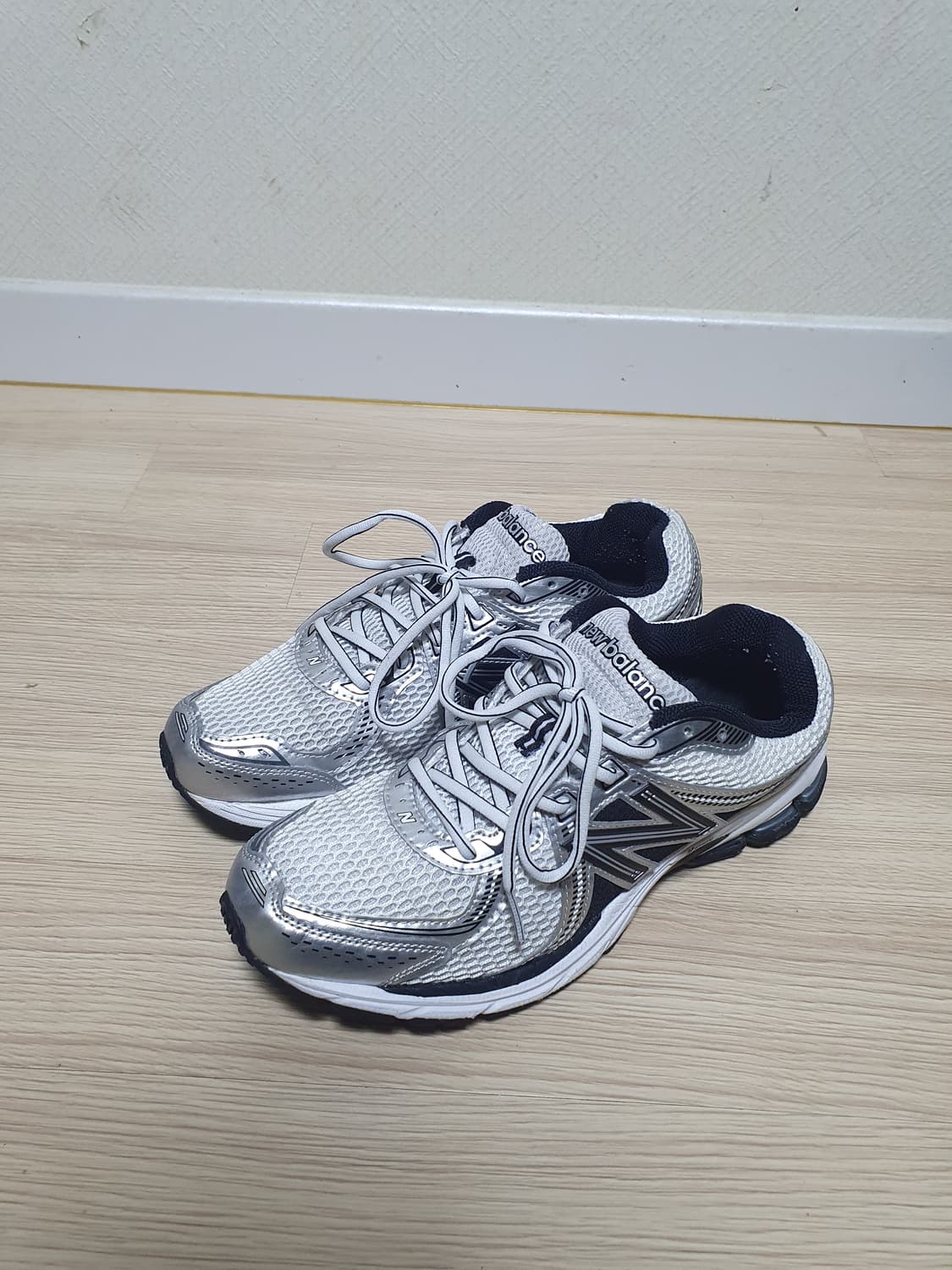 뉴발란스 860 V2 운동화 실버 블랙 270 상품이미지4