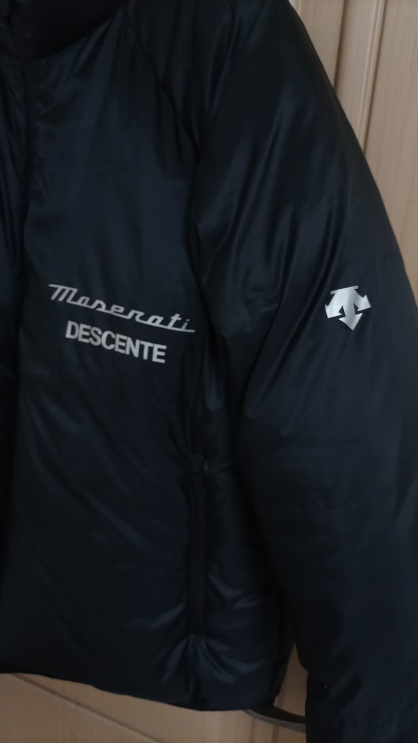 정품 데상트 마세라티 콜라보 구스다운 에어써큘레이션 패딩 110 상품이미지4