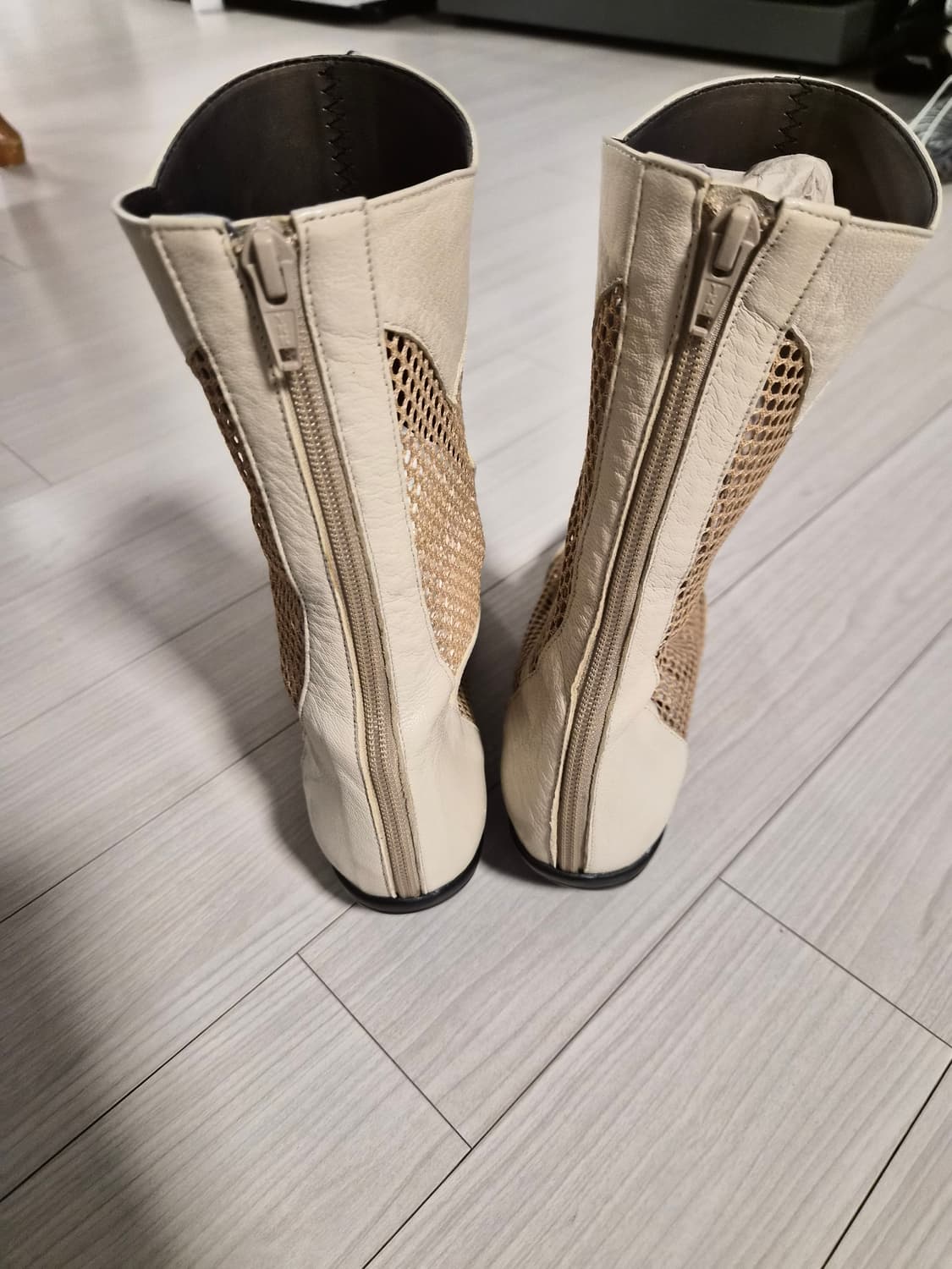 새상품 유니크한 가죽 망사 믹스 레이스업 부츠 (230 사이즈) 상품이미지5