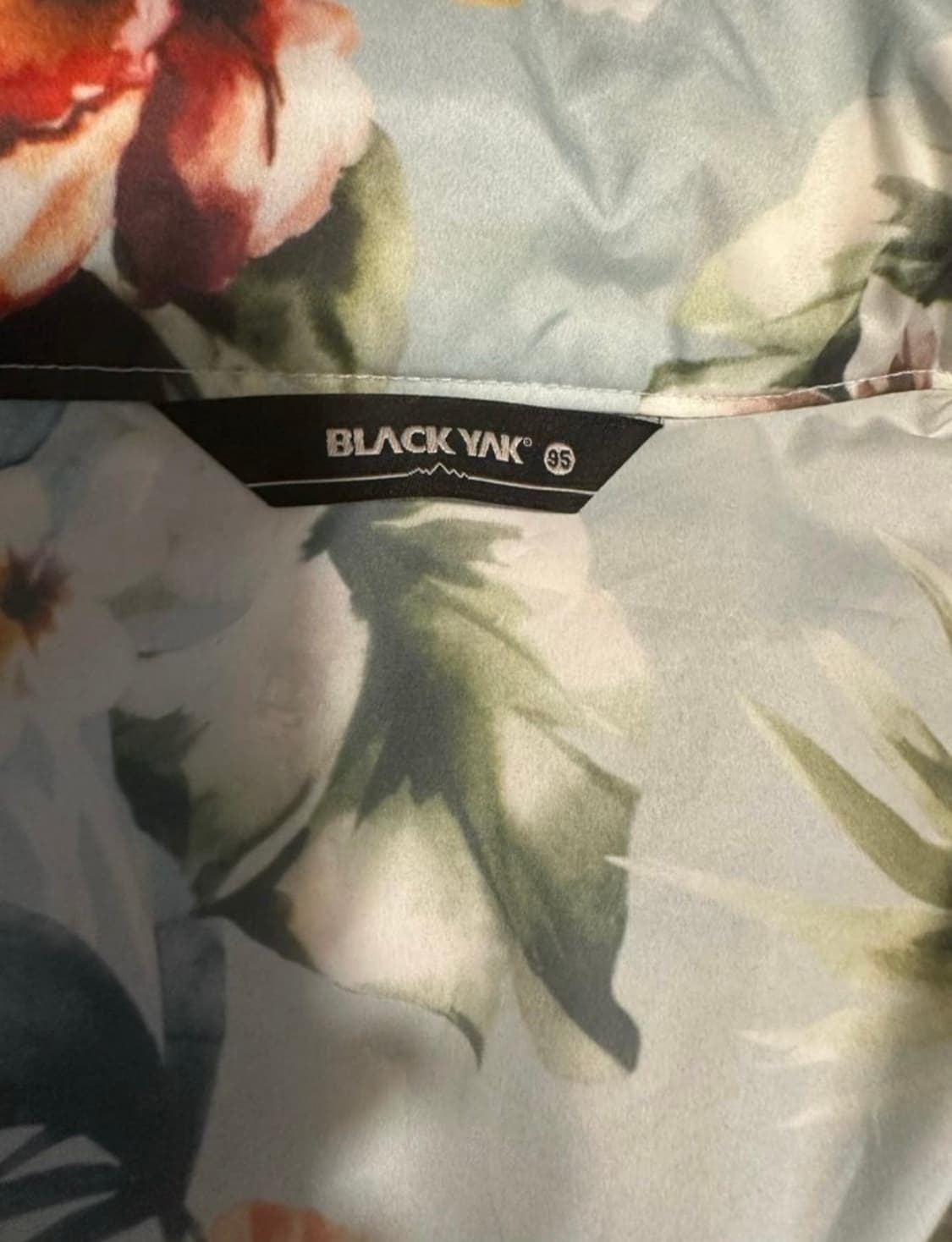 블랙야크 플라워 패턴 바람막이 자켓 상품이미지8