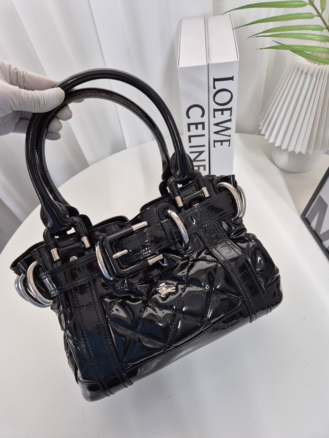 버버리 페이던트 토트백 상품이미지2