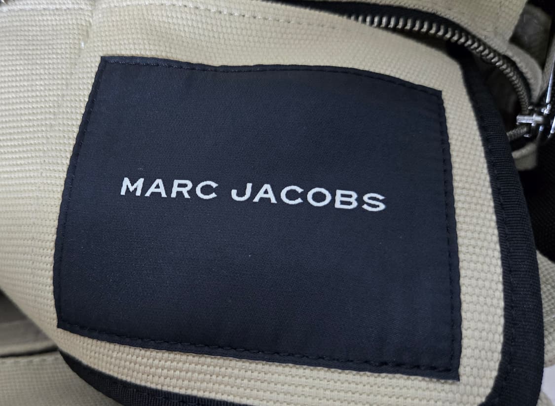 마크제이콥스 자카드 더 토트백 미듐 상품이미지7