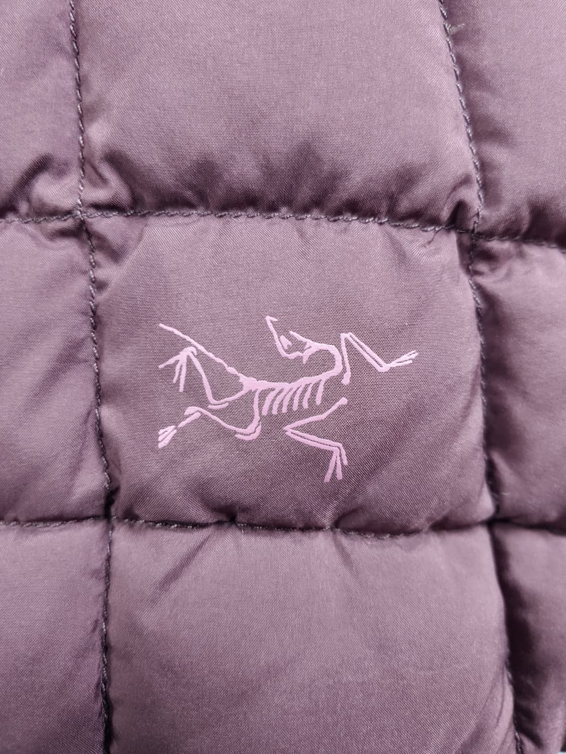 아크테릭스 여성 후드 패딩 조끼 버건디 100 상품이미지4