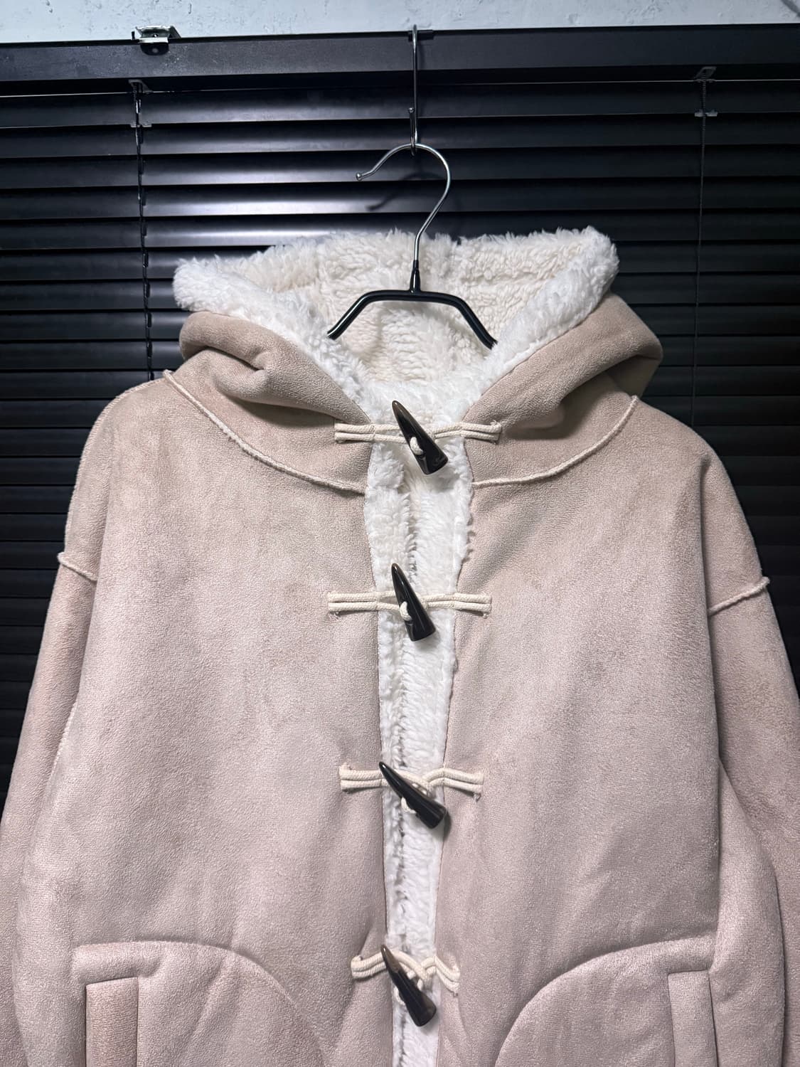 보세 양털 털 안감 베이지 후드 후디 무스탕 떡볶이 코트 여밈 아이보리  상품이미지4