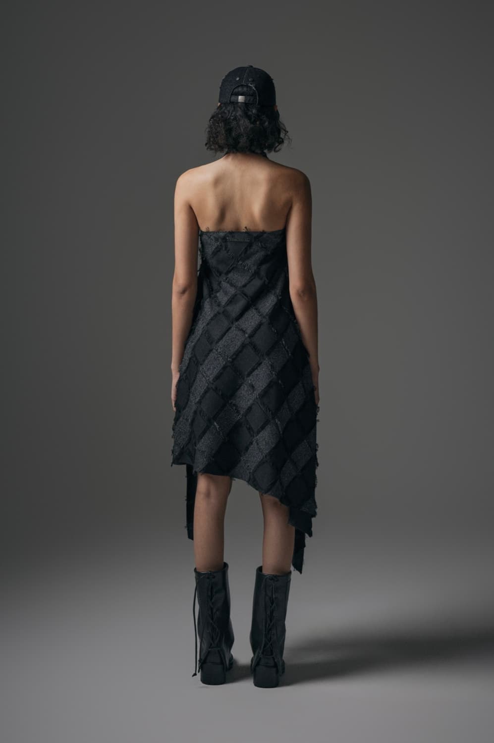 트리밍버드 프린지 홀터넥 드레이프 원피스 (챠콜) 상품이미지4