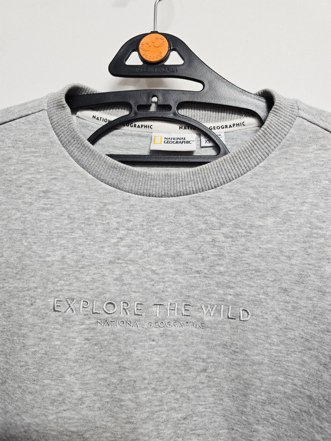내셔널지오그래픽 맨투맨 티셔츠 회색 상품이미지2