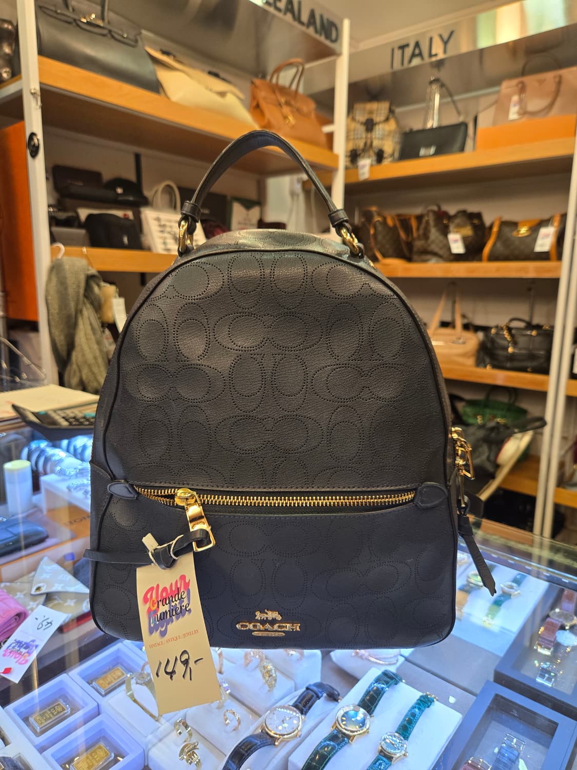 코치 시그니처 패턴 퍼포레이티드 미니 백팩  상품이미지1