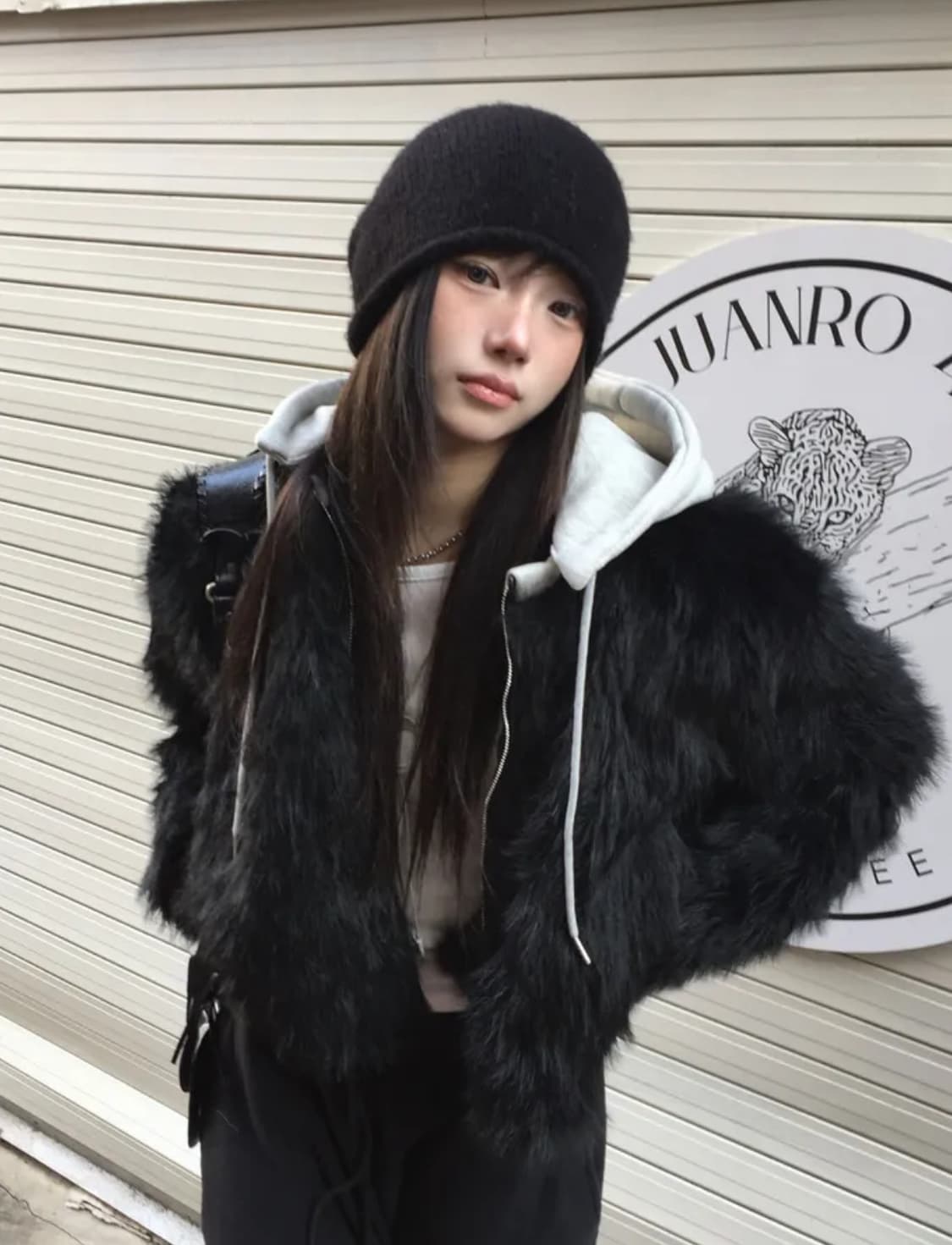 모디무드 블랙 숏 퍼 자켓 상품이미지1