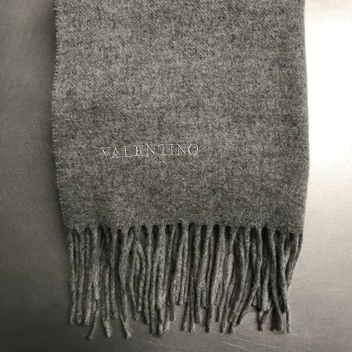발렌티노 그레이 머플러 상품이미지3