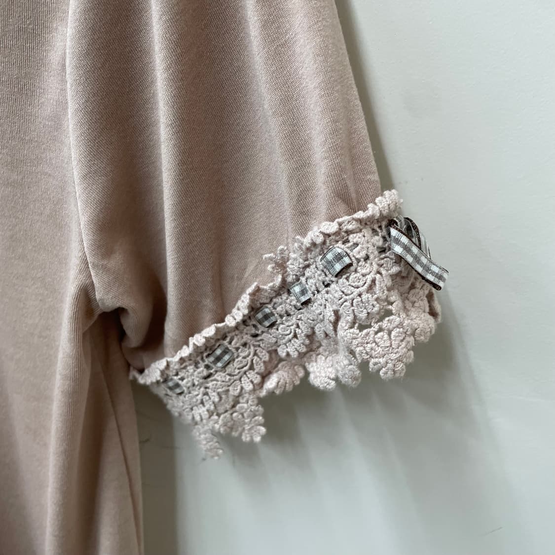 여리 페어리 히메갸루 axes femme 핑크베이지 크로쉐 레이스 탑 상품이미지5