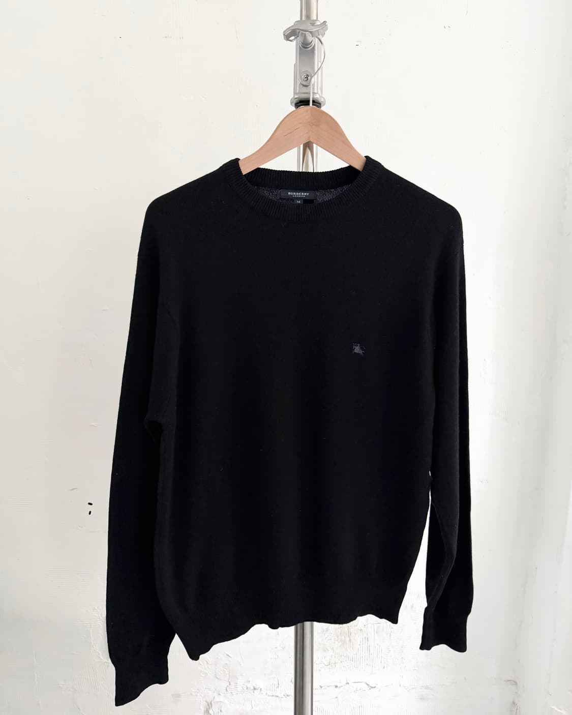 Burberry 버버리 런던 블랙컬러 기마로고 램스울 니트 상품이미지3