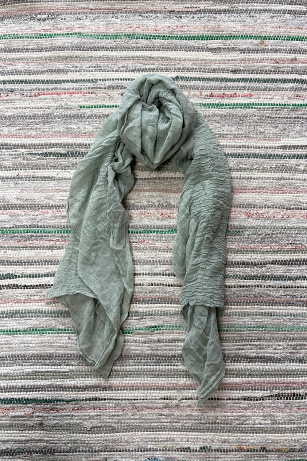 Crinkled Lightweight Long Scarf 상품이미지1