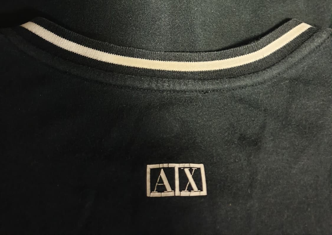 아르마니익스체인지 우먼스 하프집업 자수레터링 반팔티 블랙 (M) 상품이미지3