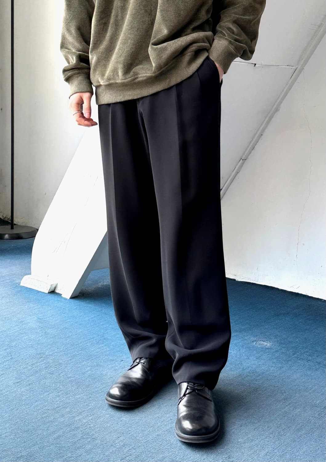Light poly 2 tuck straight trousers 상품이미지7