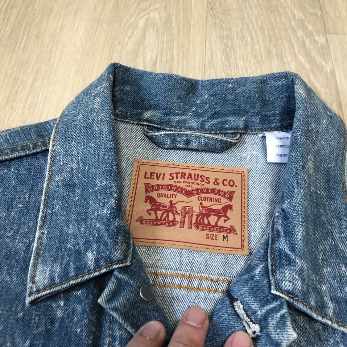 (M) 리바이스 Levi's 72334 연청 블리치드 디테일 데님 자켓 상품이미지4