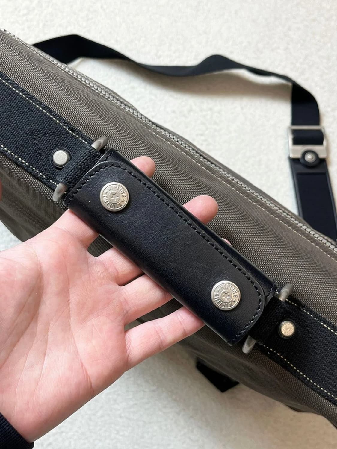 키플링 헤비 캔버스 비즈니스 크로스백 A1732 상품이미지4