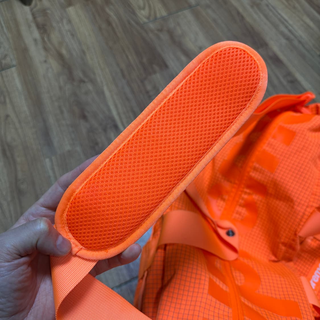 슈프림 더플백 오렌지 걍 새거 상품이미지4