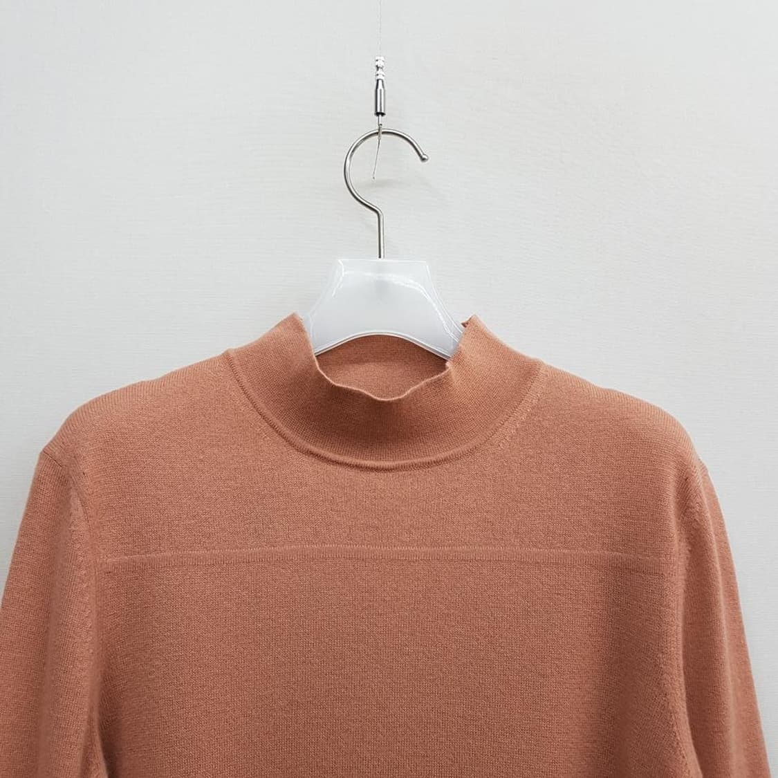 한섬 MINE 모크넥  버튼포인트 니트 F사이즈 상품이미지2