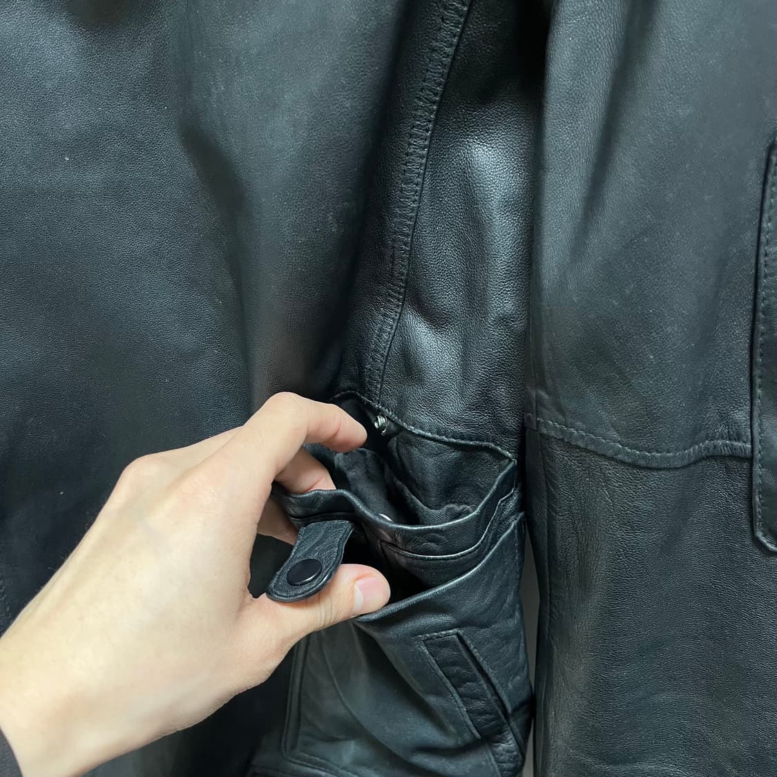 코데즈컴바인 비대칭 하이넥 램스킨자켓 상품이미지5