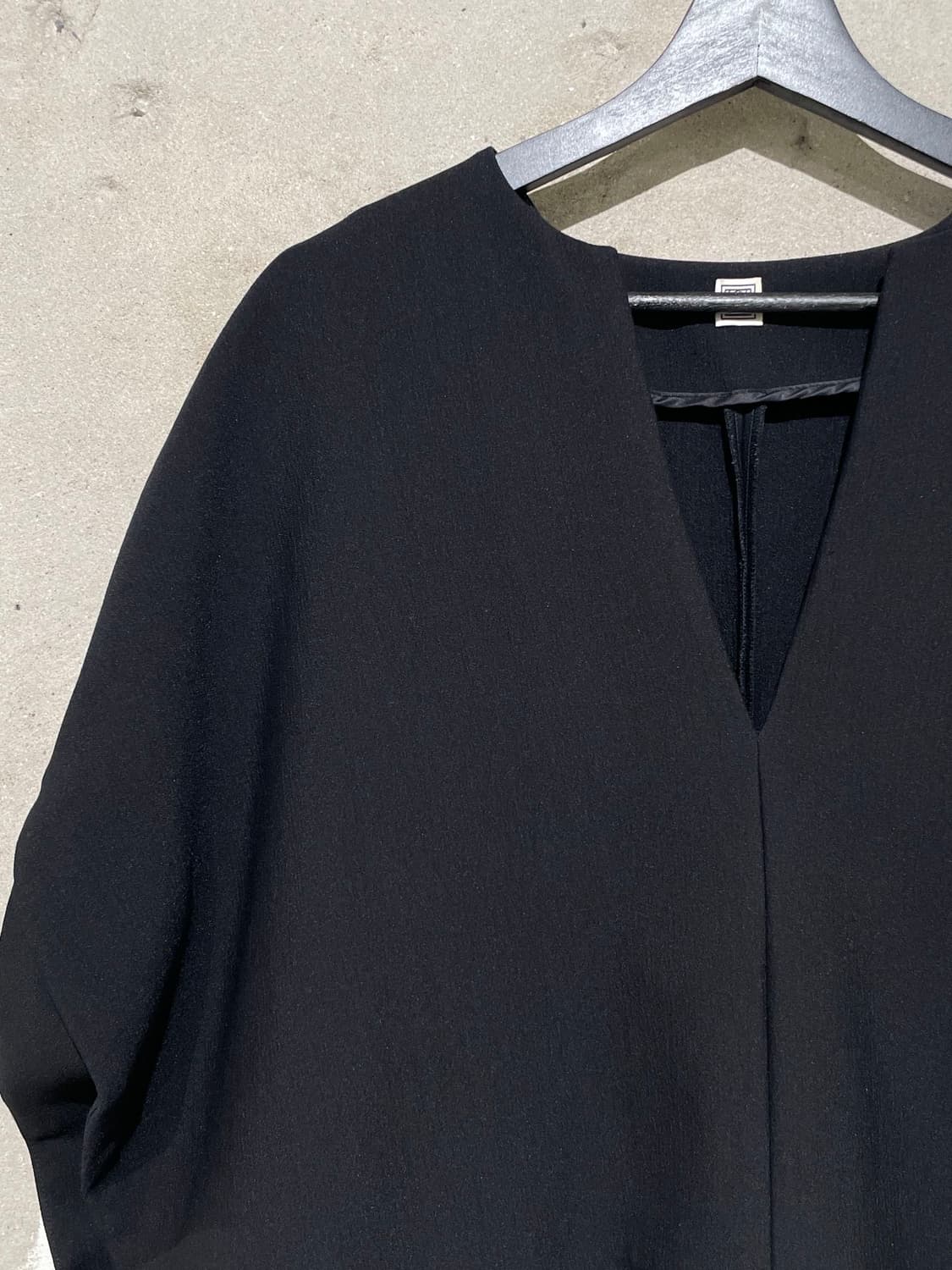 토템 블랙 페니턴 퍼프 슬리브 블라우스 상품이미지2