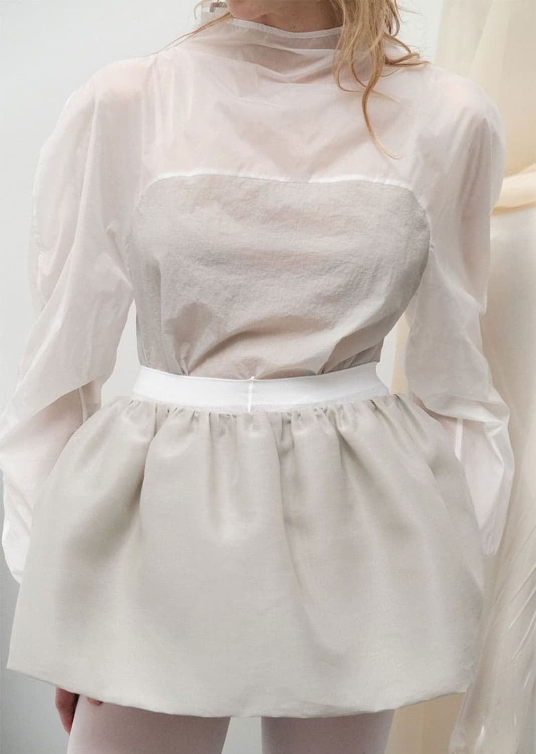 아모멘토 Sheer Nylon Two-Way Top 나일론 블라우스 상품이미지1