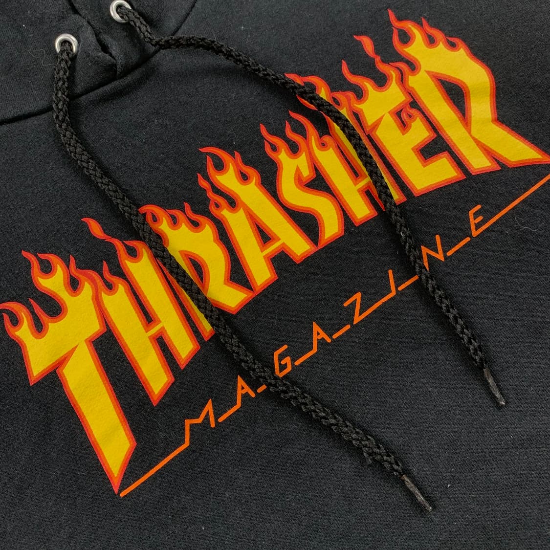 트래셔 플레임 로고 블랙 후드티 상품이미지3