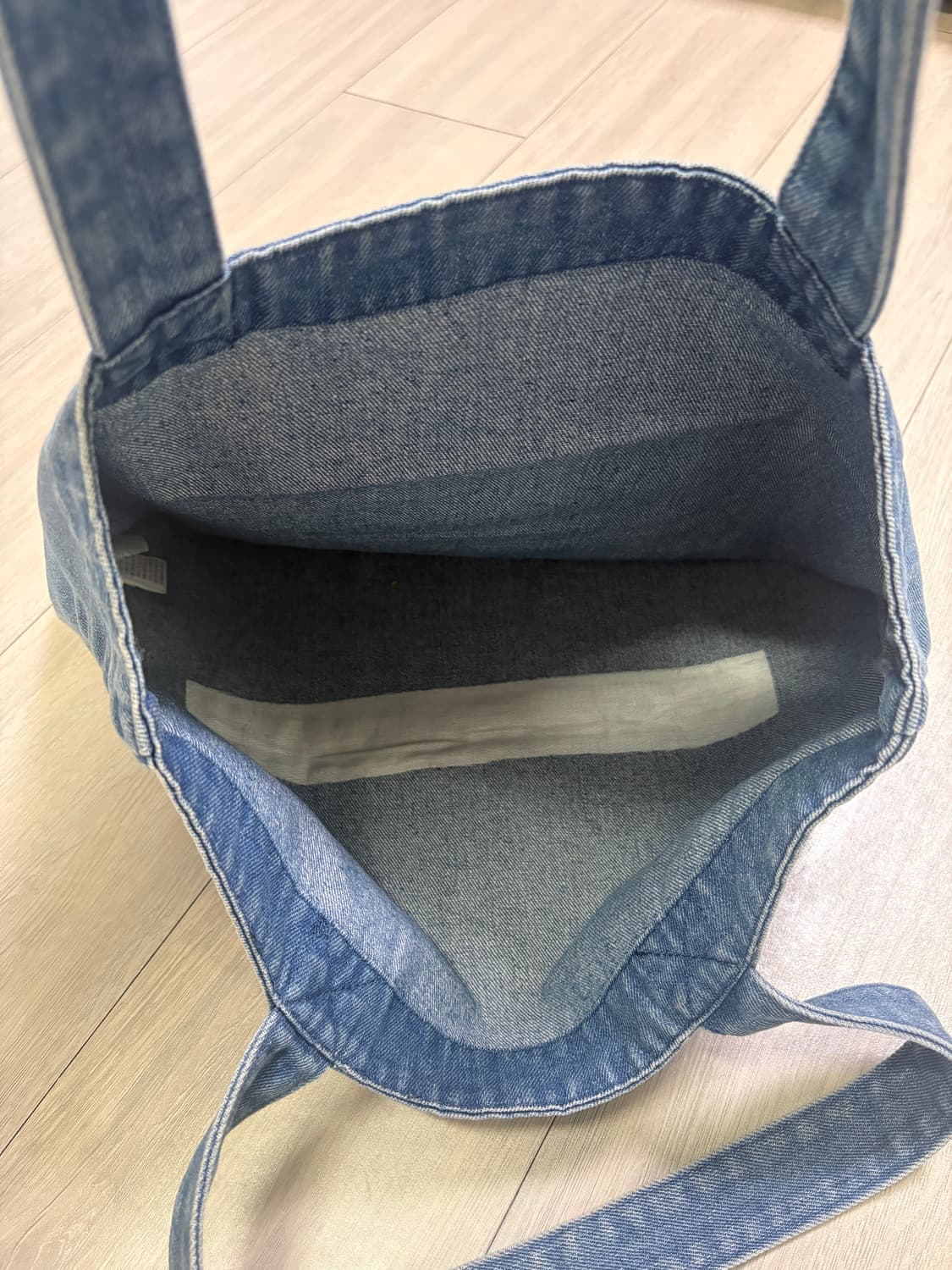 버커루)데님 엠보 로고 에코백(남녀공용) 상품이미지9