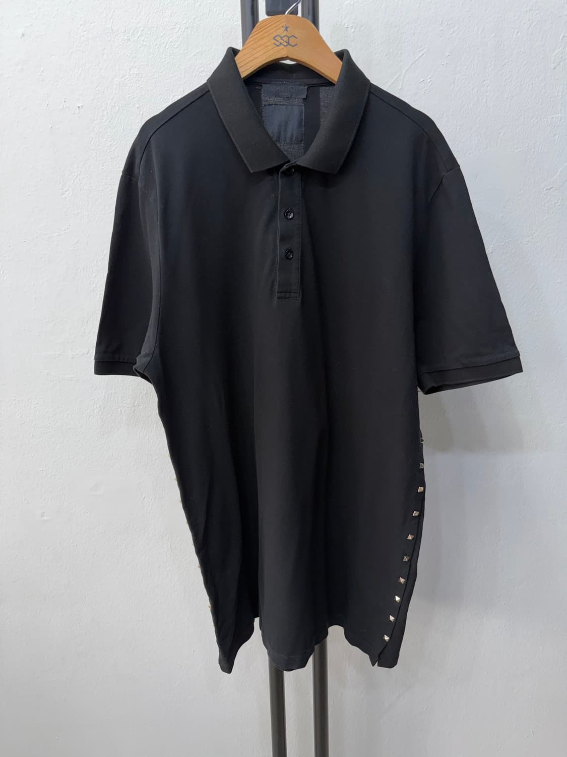 정품) 발렌티노 남성 블랙 스터드 반팔 카라티 XXL 상품이미지1
