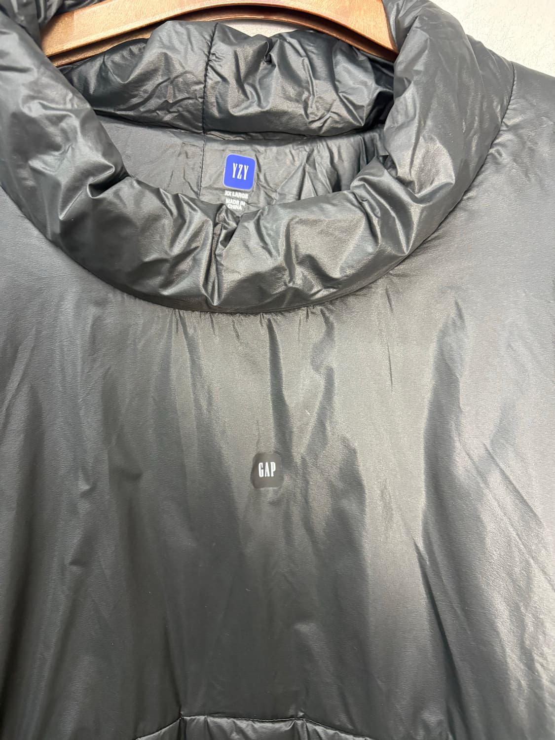 이지갭 엔지니어바이 발렌시아가 모크넥 풀오버 퍼퍼 블랙 A3300 상품이미지3