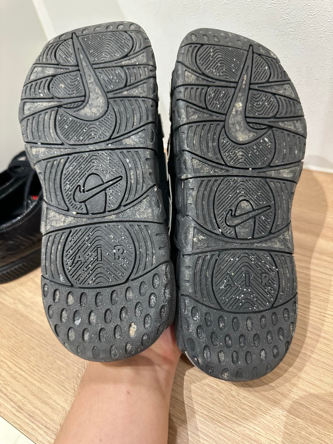 나이키 업템포 슬리퍼 250 사이즈 상품이미지3
