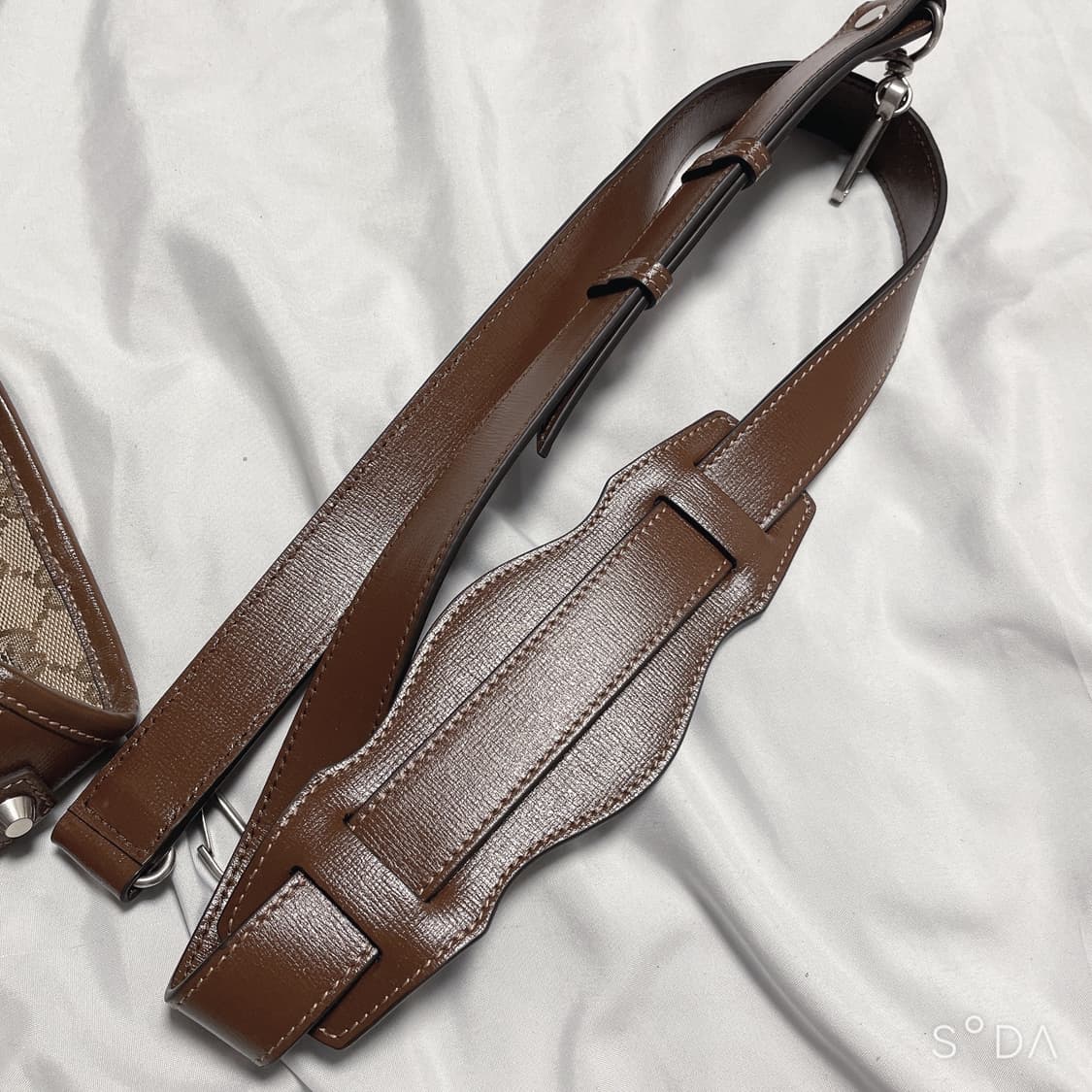 해커프로젝트 구찌x발렌시아가 모터백 상품이미지10