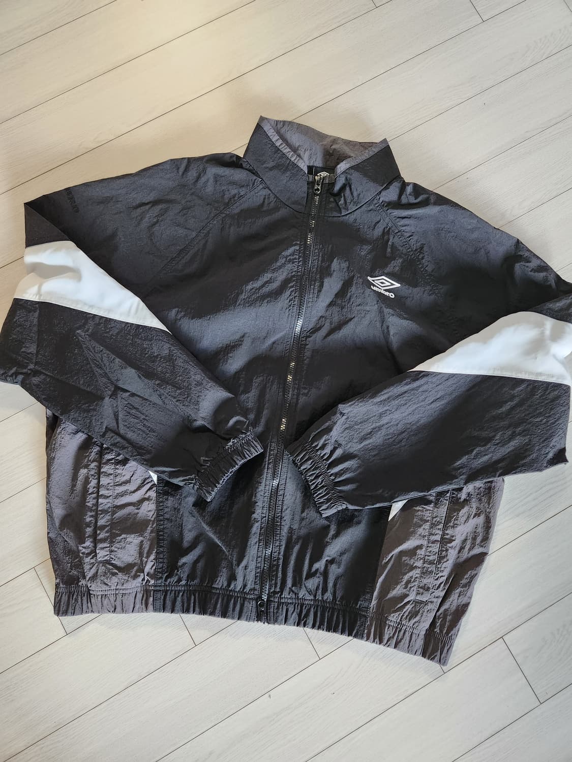 엄브로 남녀공용 딜라이트 스탠넥 웜업자켓 바람막이 UO121CJK31 사 상품이미지1