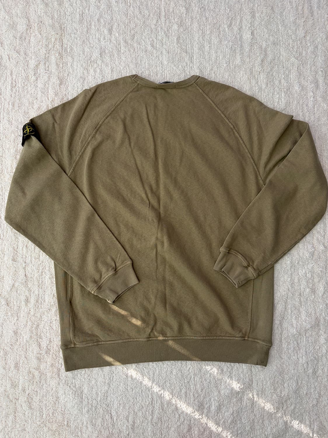 스톤 아일랜드 와펜 카키 맨투맨 상품이미지6