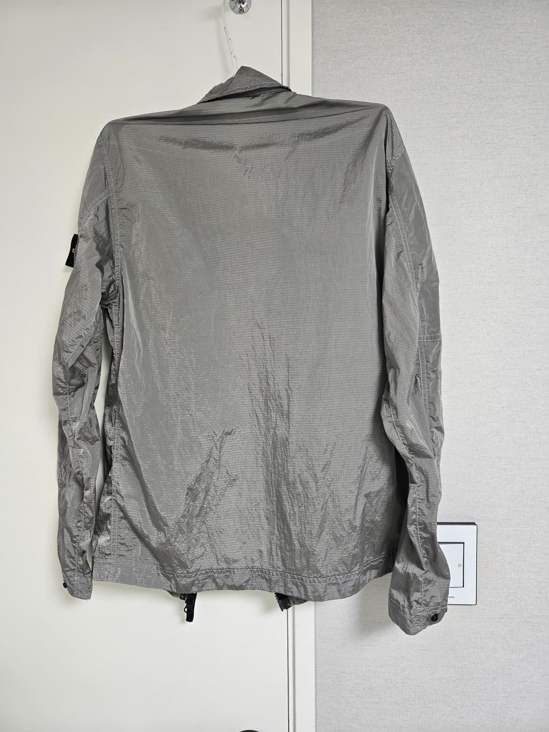 스톤아일랜드 나일론메탈 오버셔츠 S사이즈팝니다 상품이미지3